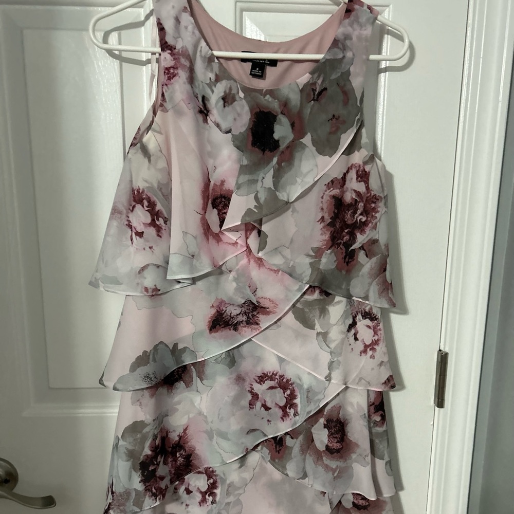 Women’s grey and pink dress. Like new!